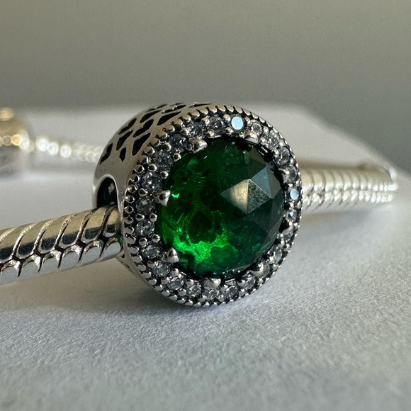 Brand NEW Authentic Pandora GREEN Radiant Charm / Pandora Silver Bracelet - Picture 9 of 9